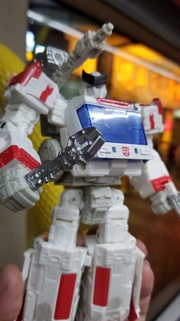 Transformers Siege Ratchet In Hand Photos With Side By Side Comparison  (1 of 4)